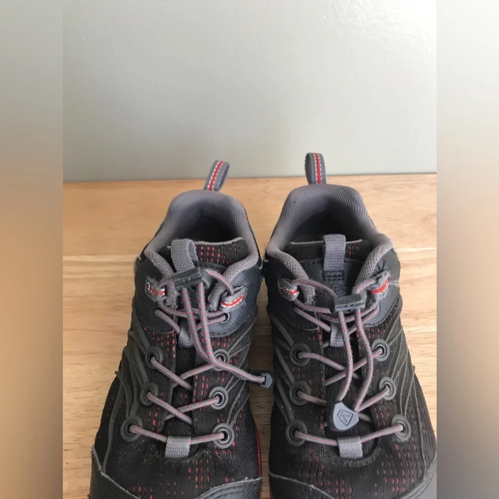 Keen Waterproof Shoes Big Kids Size: US 2 EUR 34 CM 21